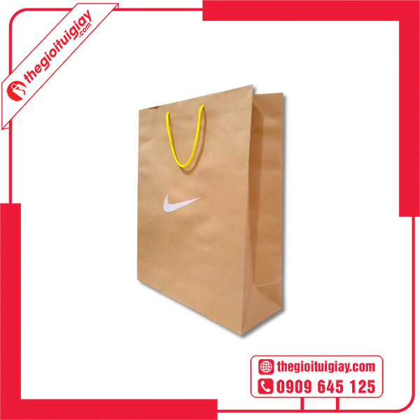 Mẫu túi giấy Nike quai xách màu vàng