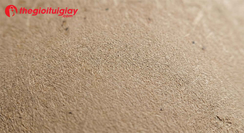 Thớ giấy và màu nâu đặc trưng của giấy Kraft