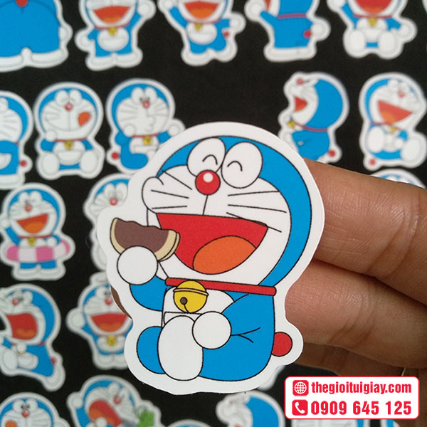 Mẫu sticker Doraemon ăn bánh rán