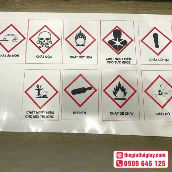 Mẫu tem cảnh báo nguy hiểm với biểu tượng cảnh báo rõ ràng