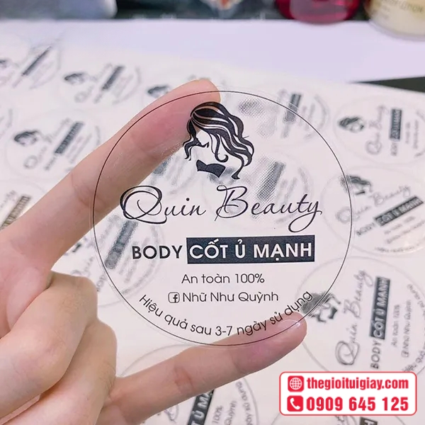 Mẫu tem kem body Quin Beauty trong suốt giúp nổi bật sản phẩm bên trong