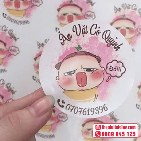 Mẫu thiết kế tem ăn vặt cute Cô Quỳnh - in hình nhân vật hoạt hình ngộ nghĩnh