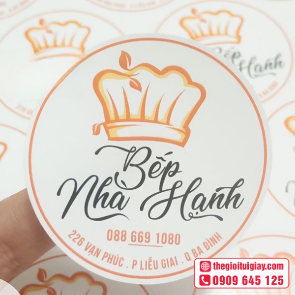 Mẫu tem ăn vặt đẹp in số điện thoại liên hệ nhanh chóng của Bếp Nhà Hạnh