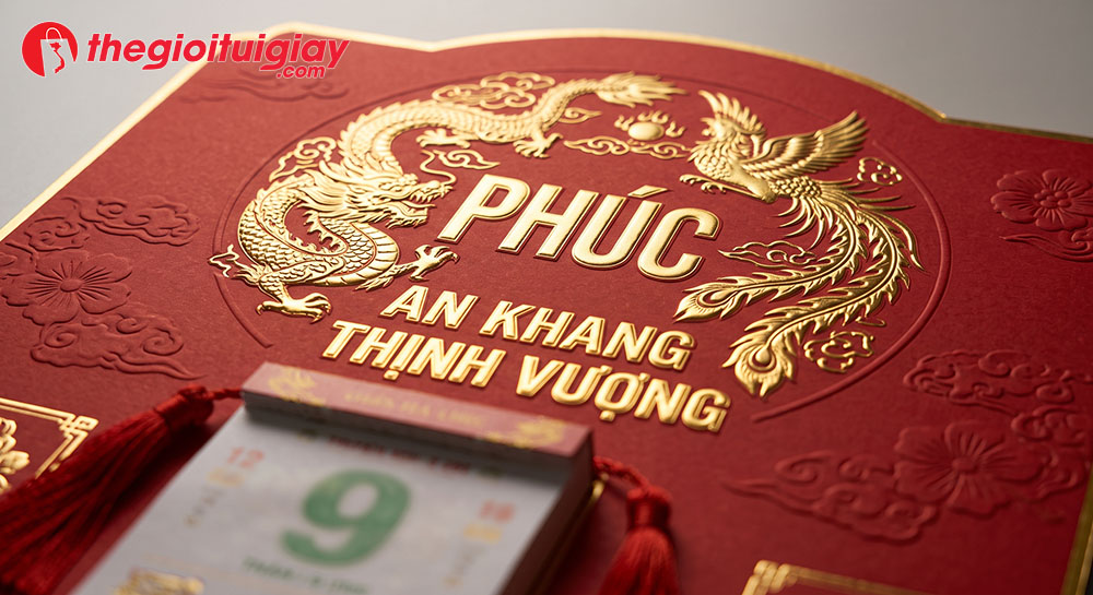 Chi tiết gia công ép kim và bế nổi trên bìa lịch bloc cao cấp