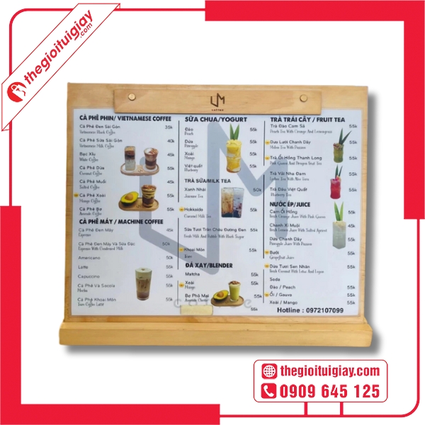 Mẫu menu đứng có khung gỗ tạo cảm giác sang trọng