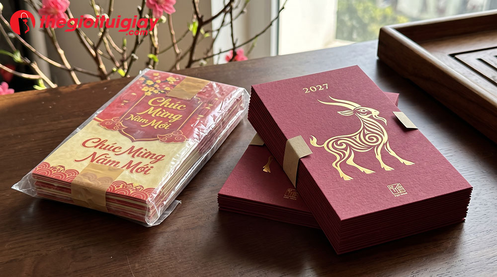 Kh&aacute;c biệt giữa bao l&igrave; x&igrave; đại tr&agrave; v&agrave; in bao l&igrave; x&igrave; 12 con gi&aacute;p thiết kế độc quyền