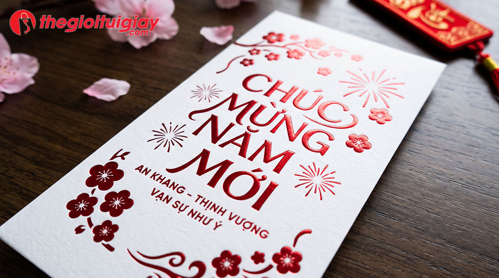 Mẫu bao l&igrave; x&igrave; typography &eacute;p nhũ s&aacute;ng tạo