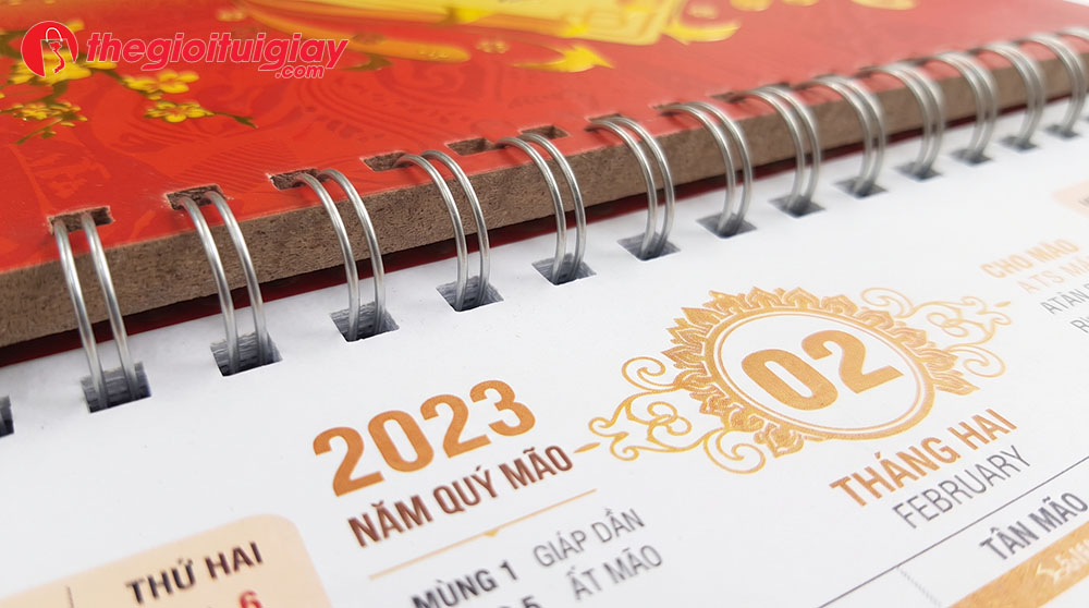 Cấu tạo chi tiết của mẫu lịch l&ograve; xo giữa treo tường