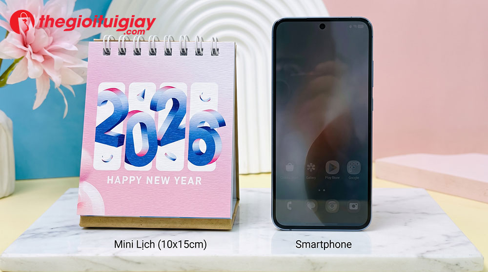 K&iacute;ch thước lịch mini 10x15cm tương đương một chiếc điện thoại